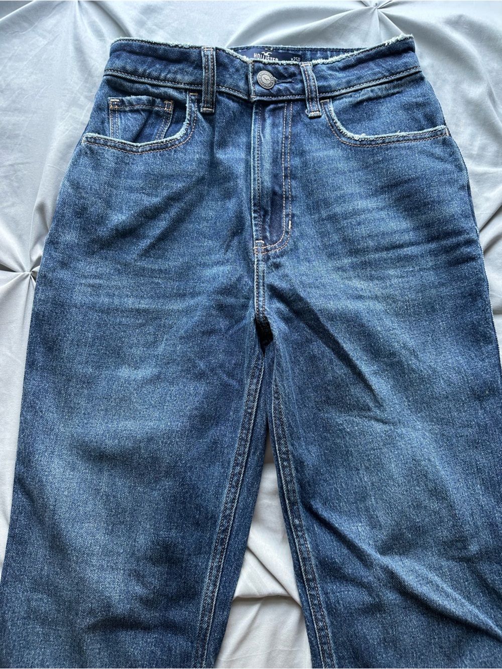 Hollister Women’s 90s Straight jeans Medium Wash